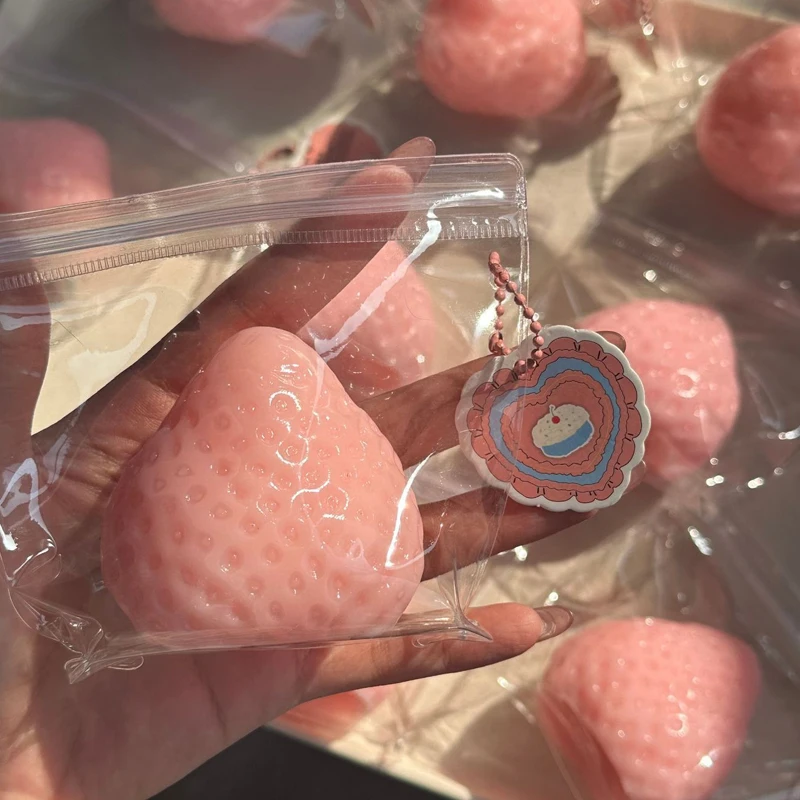 Strawberry Taba Squishy Fidget - Stationery Warehouse reseña y precio